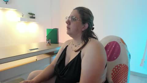 Snapshot of katiee_jones_ chatting on September 27, 1:05 pm Katherine online show from September 27, 1:05 pm