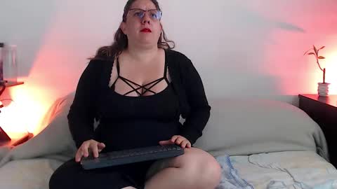 Snapshot of katiee_jones_ chatting on October 21, 11:55 am Katherine online show from October 21, 11:55 am