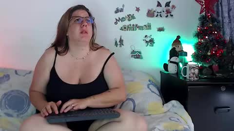 Snapshot of katiee_jones_ chatting on November 5, 3:34 pm Katherine online show from November 5, 3:34 pm