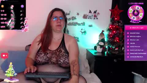 Snapshot of katiee_jones_ chatting on November 13, 10:36 am Katherine online show from November 13, 10:36 am