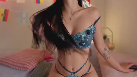 Snapshot of katiepeach_ chatting on July 1, 11:45 am Katy IGPeach kat666 online show from July 1, 11:45 am