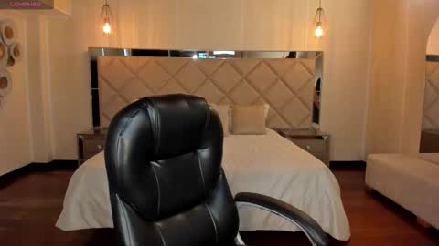 Kate Stonne online show from December 20, 7:10 pm