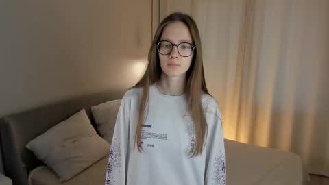 Snapshot of katinatonge chatting on October 15, 10:04 am Scarlett online show from October 15, 10:04 am