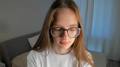 Snapshot of katinatonge chatting on October 18, 8:37 am Scarlett online show from October 18, 8:37 am