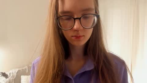 Snapshot of katinatonge chatting on October 31, 8:48 am Scarlett online show from October 31, 8:48 am