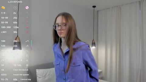 Snapshot of katinatonge chatting on November 13, 8:35 am Scarlett online show from November 13, 8:35 am