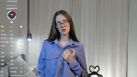 Snapshot of katinatonge chatting on November 26, 8:37 am Scarlett online show from November 26, 8:37 am