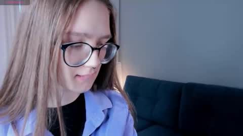 Snapshot of katinatonge chatting on November 30, 8:40 am Scarlett online show from November 30, 8:40 am