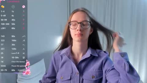 Snapshot of katinatonge chatting on December 3, 8:34 am Scarlett online show from December 3, 8:34 am