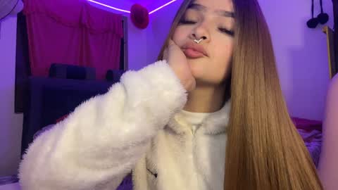 Snapshot of katleen_v chatting on December 6, 4:58 am Katleen. online show from December 6, 4:58 am