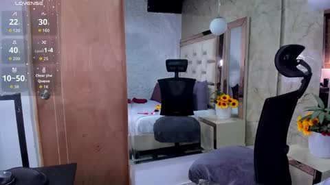 Snapshot of katleya_lewiis chatting on May 1, 8:24 pm Katleya Lewiis online show from May 1, 8:24 pm