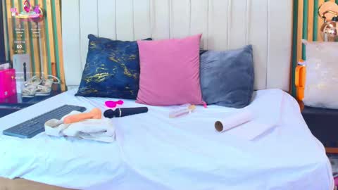 K A T L Y N  online show from February 25, 7:03 pm