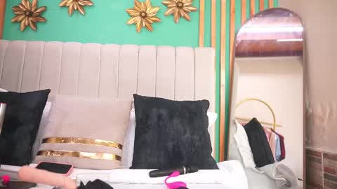 K A T L Y N  online show from September 14, 6:29 pm