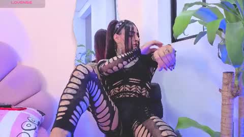 Snapshot of katrina_blaze chatting on June 14, 10:23 pm katrina_blaze online show from June 14, 10:23 pm