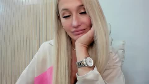 Snapshot of katrina_moor chatting on June 3, 12:30 pm katrina moor online show from June 3, 12:30 pm