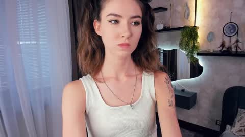 Kate Aurora online show from April 3, 8:01 am