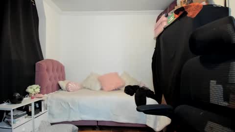 Snapshot of katrinrosex chatting on November 8, 1:44 pm Katrin online show from November 8, 1:44 pm