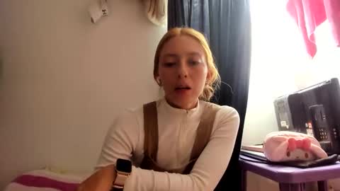 Snapshot of katrinrosex chatting on April 12, 6:13 pm Katrin online show from April 12, 6:13 pm