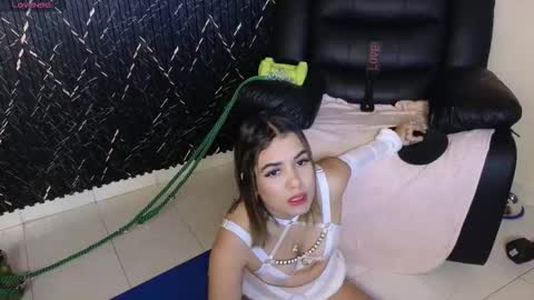 Snapshot of katt_bdsm chatting on October 1, 4:24 pm Katt online show from October 1, 4:24 pm