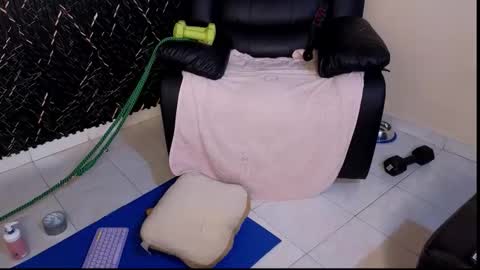 Snapshot of katt_bdsm chatting on October 2, 4:03 pm Katt online show from October 2, 4:03 pm