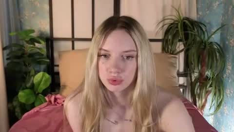 katt_yy online show from June 17, 5:10 am