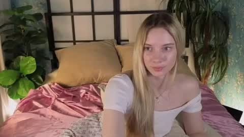 katt_yy online show from July 10, 5:12 am
