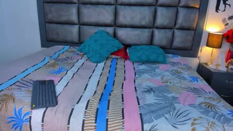 Snapshot of kattaleyaa_ chatting on December 4, 2:15 pm kattaleyaa_ online show from December 4, 2:15 pm