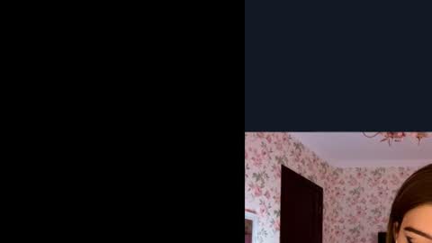 Molly online show from August 4, 9:12 am