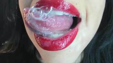 Snapshot of katty_mouth chatting on December 13, 8:47 pm Katty online show from December 13, 8:47 pm