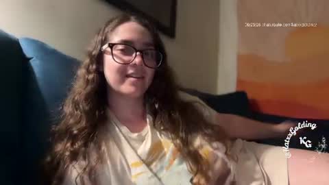 Snapshot of katxxgolding chatting on June 23, 8:12 am Princesse Kat online show from June 23, 8:12 am