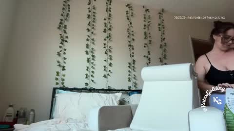 Snapshot of katxxgolding chatting on June 24, 12:42 am Princesse Kat online show from June 24, 12:42 am