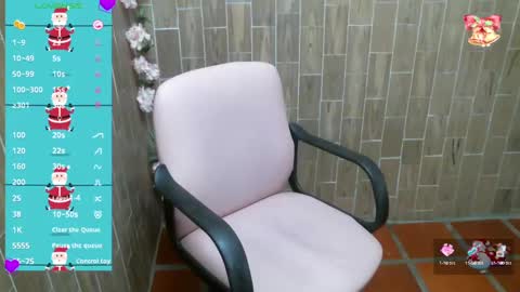 Snapshot of katy2425 chatting on December 12, 12:05 am Katy online show from December 12, 12:05 am