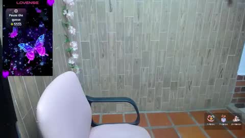 Snapshot of katy2425 chatting on February 12, 5:47 am Katy online show from February 12, 5:47 am