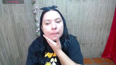 Snapshot of katy2425 chatting on November 18, 1:00 am Katy online show from November 18, 1:00 am