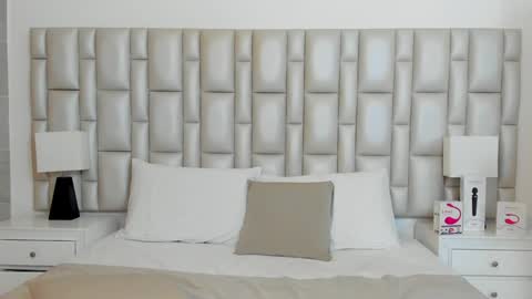 katy blonde girl and paola big boobs online show from February 1, 4:22 pm