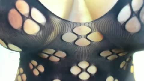 Snapshot of katy_and_paola chatting on June 16, 7:49 pm katy blonde girl and paola big boobs online show from June 16, 7:49 pm
