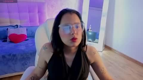 Snapshot of katy_blush chatting on June 3, 7:19 pm katy_blush online show from June 3, 7:19 pm