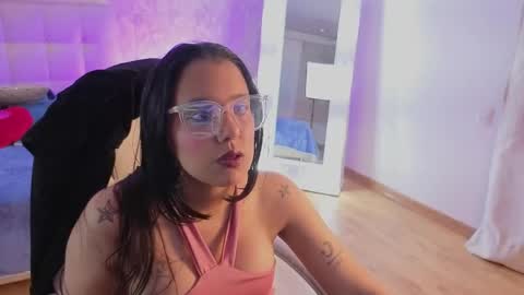 Snapshot of katy_blush chatting on June 7, 7:17 pm katy_blush online show from June 7, 7:17 pm