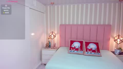 Snapshot of katy_brownn_ chatting on December 6, 8:18 pm KATY online show from December 6, 8:18 pm