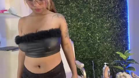 Snapshot of katy_love222 chatting on May 29, 8:07 pm katy_love222 online show from May 29, 8:07 pm