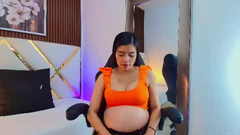 Snapshot of katy_pregnant_ chatting on June 16, 4:37 am katy online show from June 16, 4:37 am