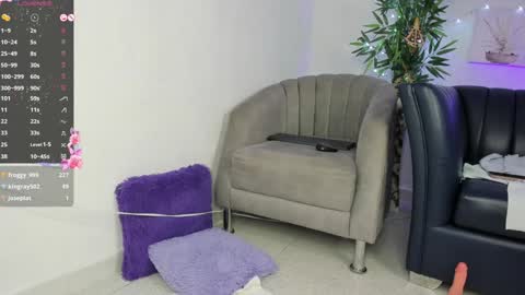 Snapshot of katya_rogerss chatting on December 12, 3:32 am katya online show from December 12, 3:32 am