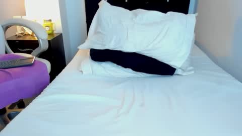 Snapshot of katyajhonss chatting on March 24, 10:37 pm KATYAJHONSS online show from March 24, 10:37 pm