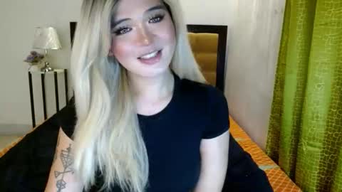 katykiat online show from December 17, 5:19 pm