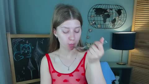Snapshot of katymeaw chatting on May 11, 1:33 am katymeaw online show from May 11, 1:33 am