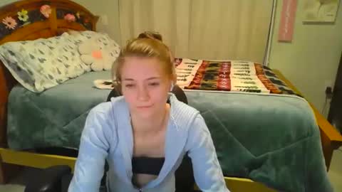 Snapshot of katynowhere chatting on February 12, 3:07 am Katy online show from February 12, 3:07 am