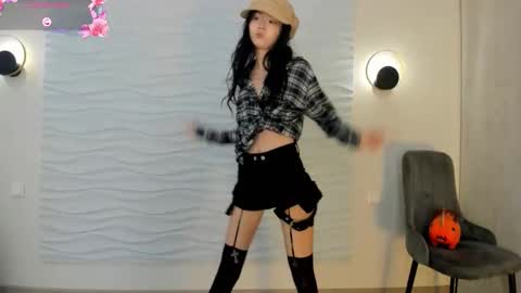 Snapshot of kawai_mai chatting on December 1, 3:17 pm mai online show from December 1, 3:17 pm