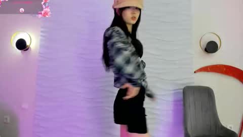 Snapshot of kawai_mai chatting on December 5, 2:36 pm mai online show from December 5, 2:36 pm