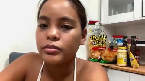 Snapshot of kawaiinova chatting on May 25, 10:21 am KawaiiMel online show from May 25, 10:21 am