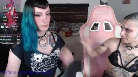 luna   online show from March 30, 12:11 am